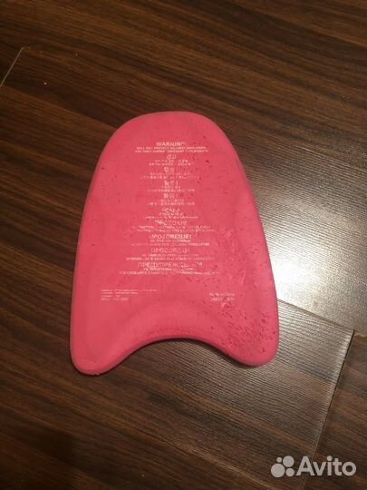 Доска для плавания в бассейне