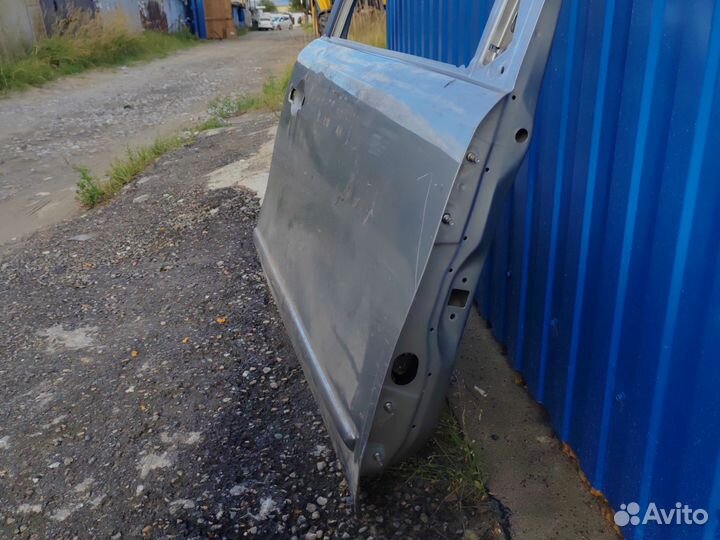 Дверь передняя правая nissan note e11