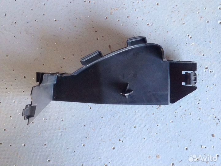 Mercedes W246 Правый дефлектор радиатора