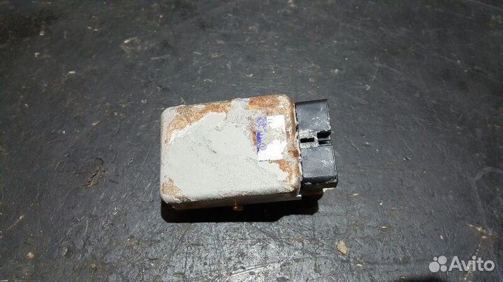 Блок управления топливным насосом Subaru Forester