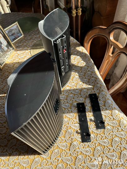 Настенные колонки Bang & Olufsen
