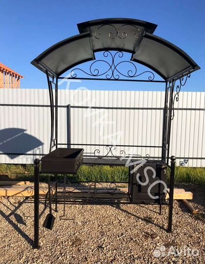 Мангал с крышей