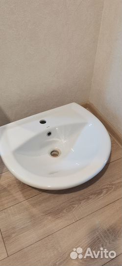 Раковина в ванную с смесителем бу