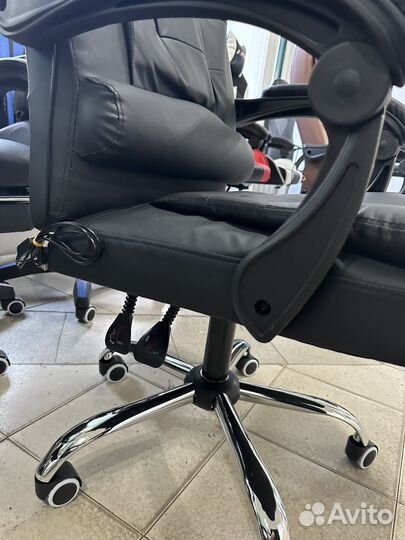Офисное кресло