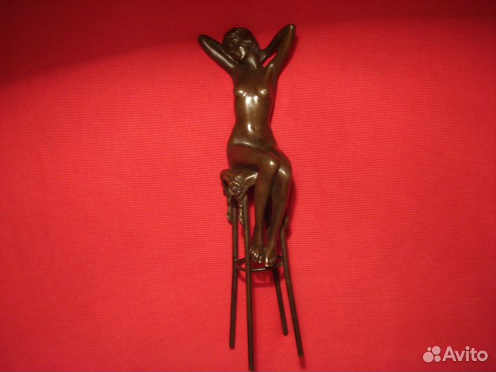 Эротика Утро Обнаженная Топлес Франция Бронза на с