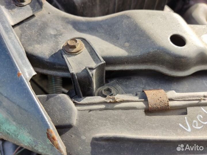 Фара правая Opel Vectra B седан 1.6I X16XEL 1997