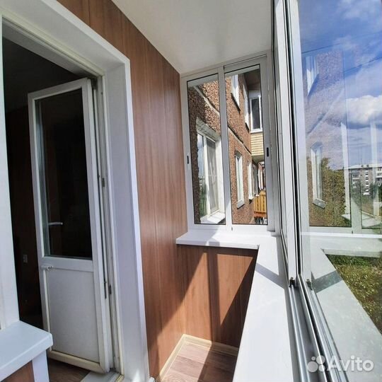 Остекление балконов в пятиэтажке. Окна пвх