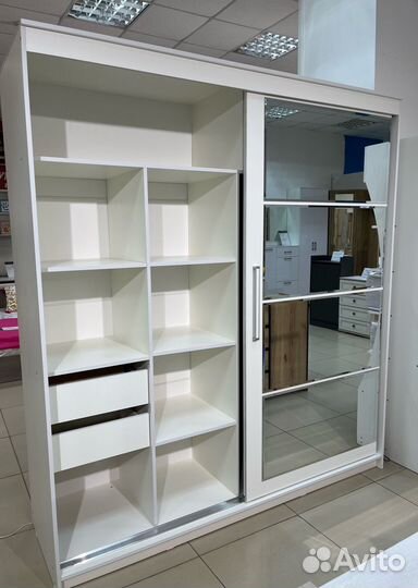 Шкаф купе с зеркалом