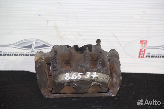 Суппорт перед лево c Nissan Presage TU30 QR25DE