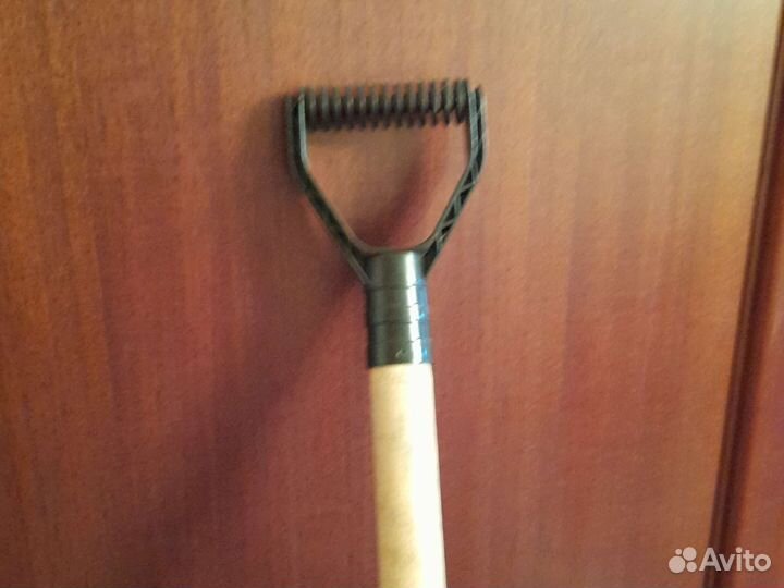 Лопата для уборки снега