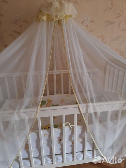 Кровать детская, деревянная