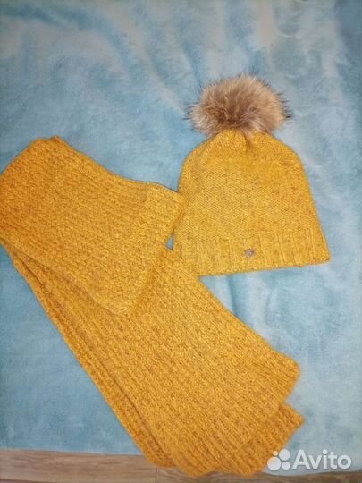 Зимняя шапка и шарф женские