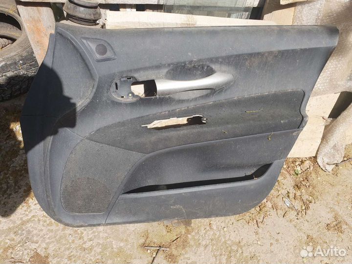 Тойота аурис 2008г обшивки дверей