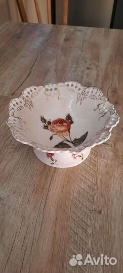 Ваза для конфет на ножке