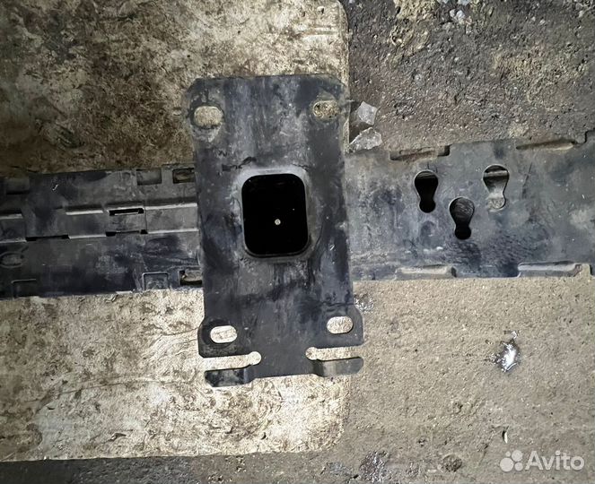 Усилитель переднего бампера Range Rover Sport L320