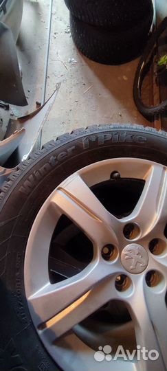 Hankook Winter I'Pike 215/60 R16