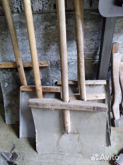 Лопата для уборки снега