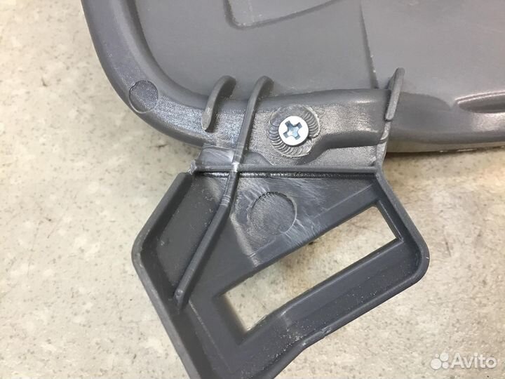 Фонарь задний в бампер правый Toyota Highlander II