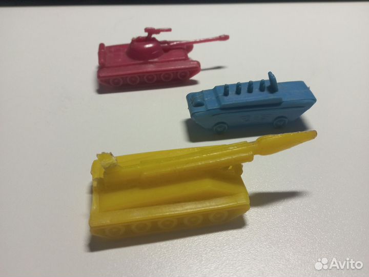 Советская игрушка танк