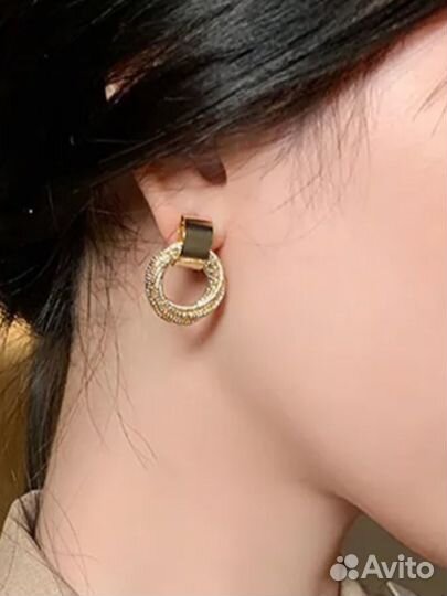 Стильные серьги