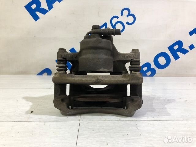 Суппорт передний правый peugeot 107 1.0 мт