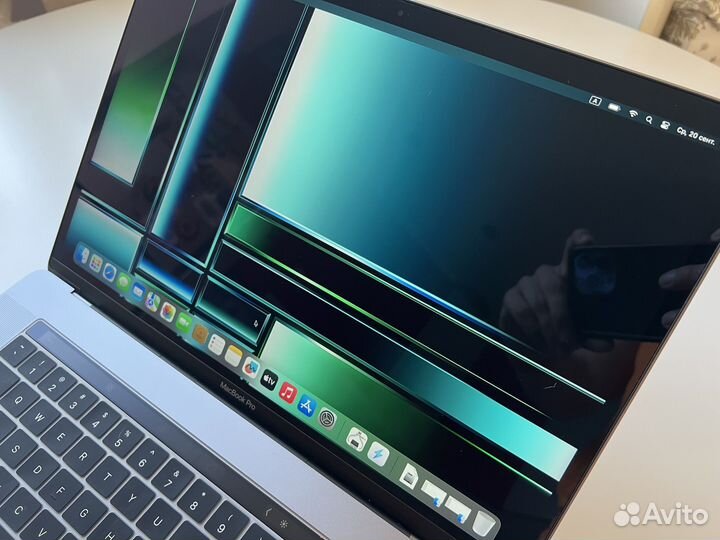 MacBook Pro 15” 2019 i7, 16GB - 512GB, AMD 555X