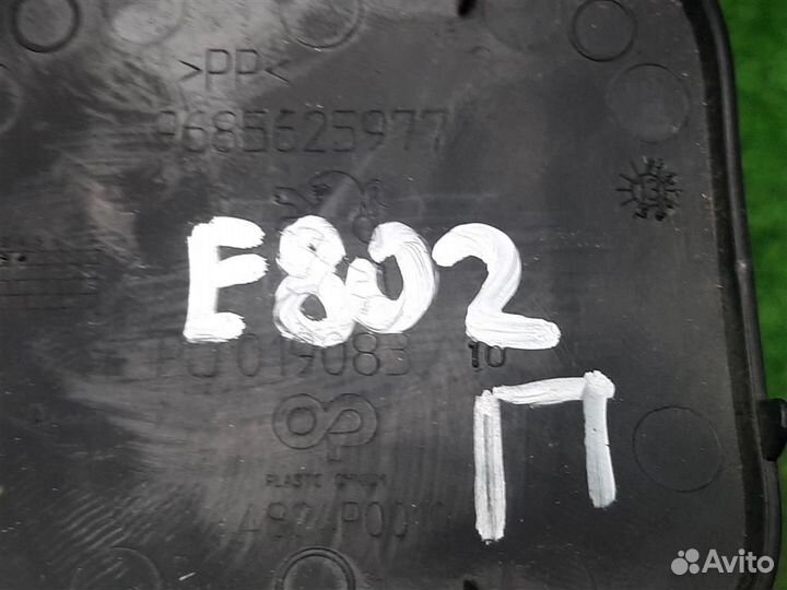 Заглушка буксировочного крюка Peugeot 3008 2010