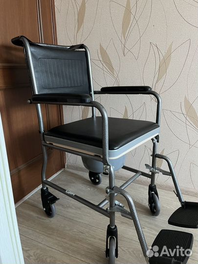 Кресло стул с санитарным оснащением
