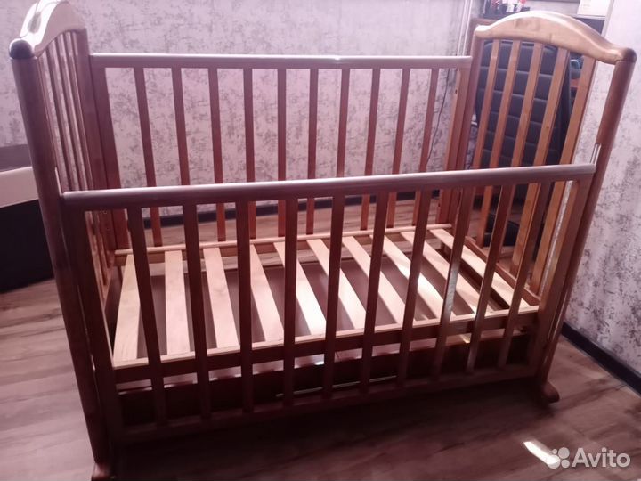 Детская кроватка