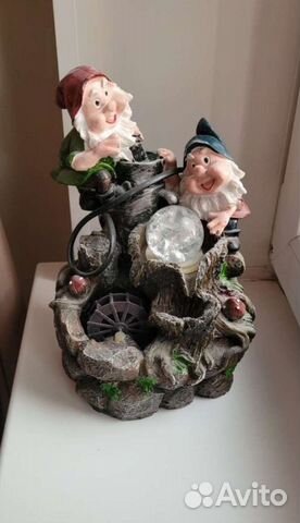 Декоративный фонтан гномы
