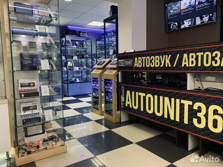 Новая автомагнитола с выдвижным сенсорным экраном