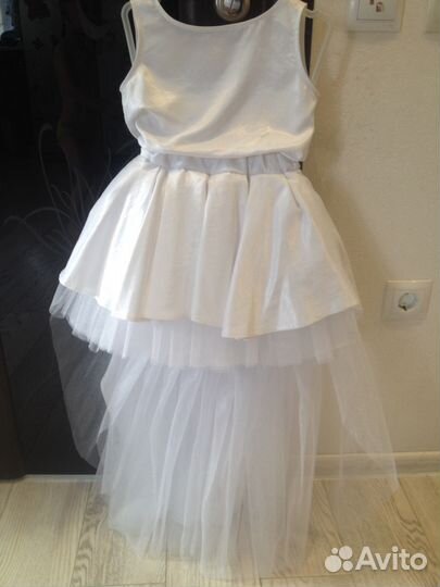 Платья для девочки в отличном состоянии