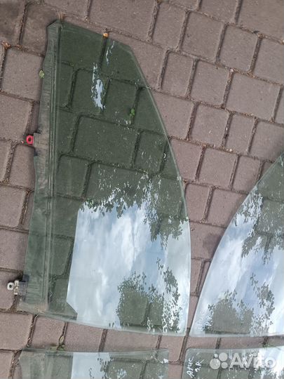 Стекло переднее левое Toyota Yaris