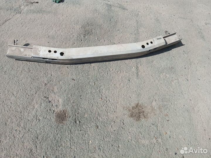 Усилитель переднего бампера Toyota LC 200