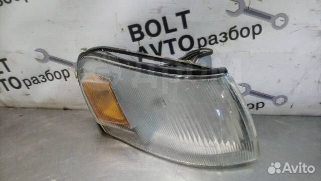 Габарит передний правый Toyota Corolla AE100