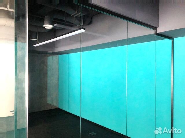 Стеклянная перегородка для зонирования