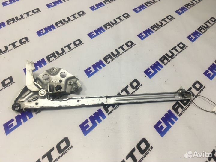 Петля капота правая Мерседес Бенз W210