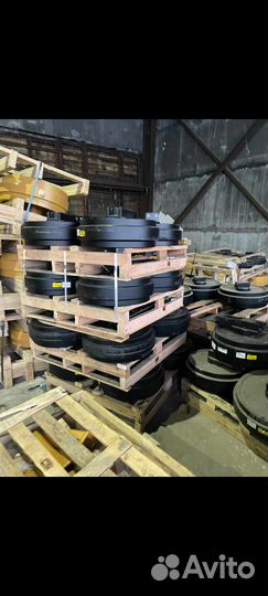 Колесо направляющее Hitachi ZX200 5G