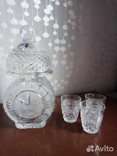 Новый хрустальный графин время Х виде будильника