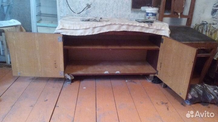 Кровати, серванты, столы и тумбы с дачи