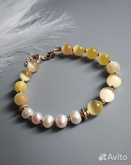 Браслет из натуральных камней. Жемчуг и селенит