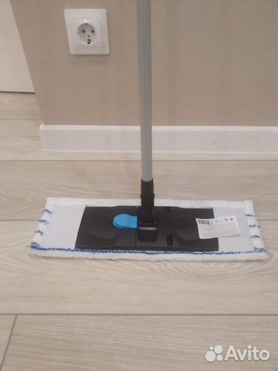 Швабра с насадкой из микрофибры