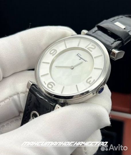 Женские кварцевые часы Salvatore Ferragamo