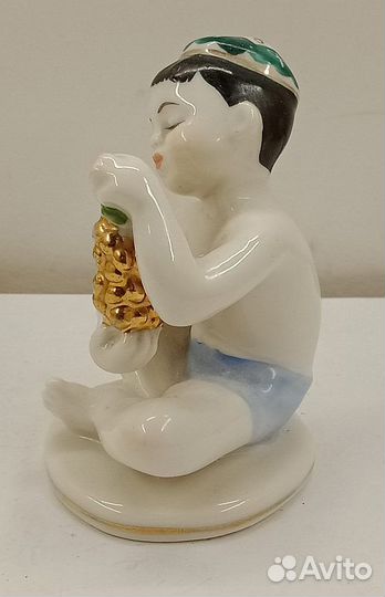 Статуэтка Мальчик с виноградом лфз (028114)