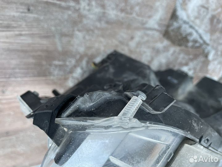 Фара левая Toyota Rav-4 2012-2019