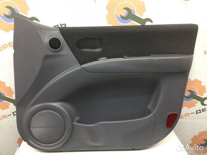 Обшивка двери передняя правая Hyundai Matrix