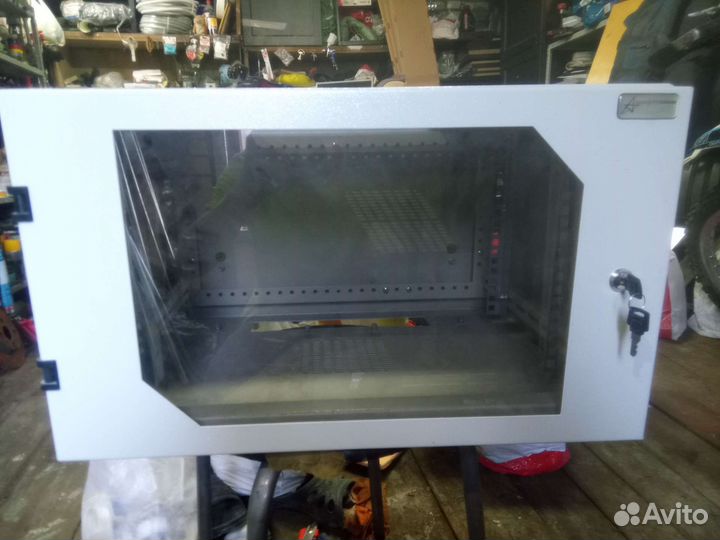 Шкаф настенный коммутационный