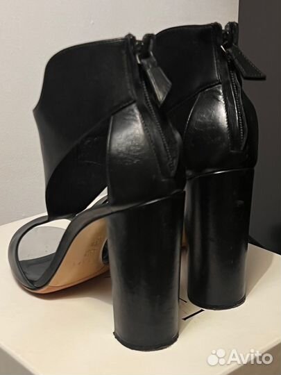 Босоножки на высоком каблуке 40