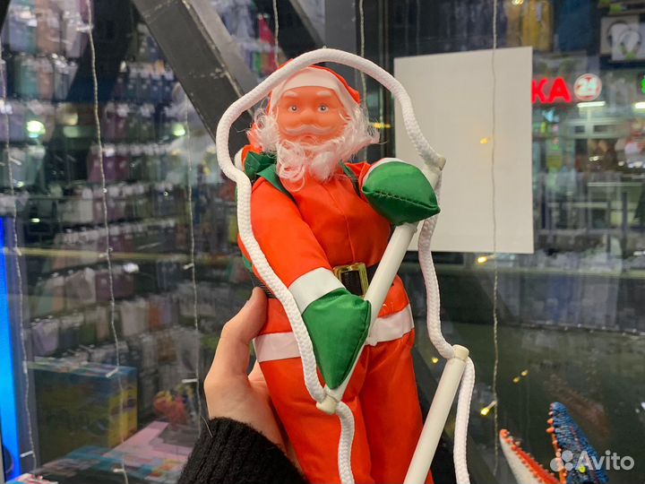 Подвесная кукла Дед Мороз на лестнице 35 см