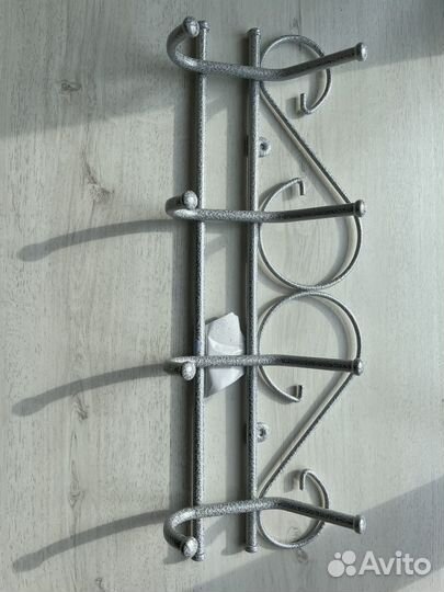 Вешалка настенная металлическая